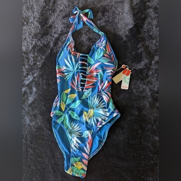 One Piece Swim Suit - Picture 4 of 9